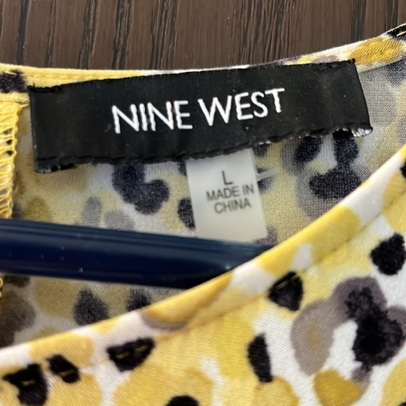 Nine West sleeveless animal print top in yellow, black, gray & white. Size L - Picture 2 of 7